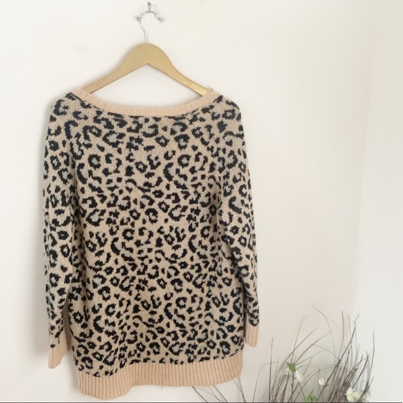 Nollie Leopard printed crew neck sweater medium - Picture 5 of 7